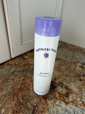 NuSkin Nutricentials Day Away Micellar Beauty Water - White & Lavender